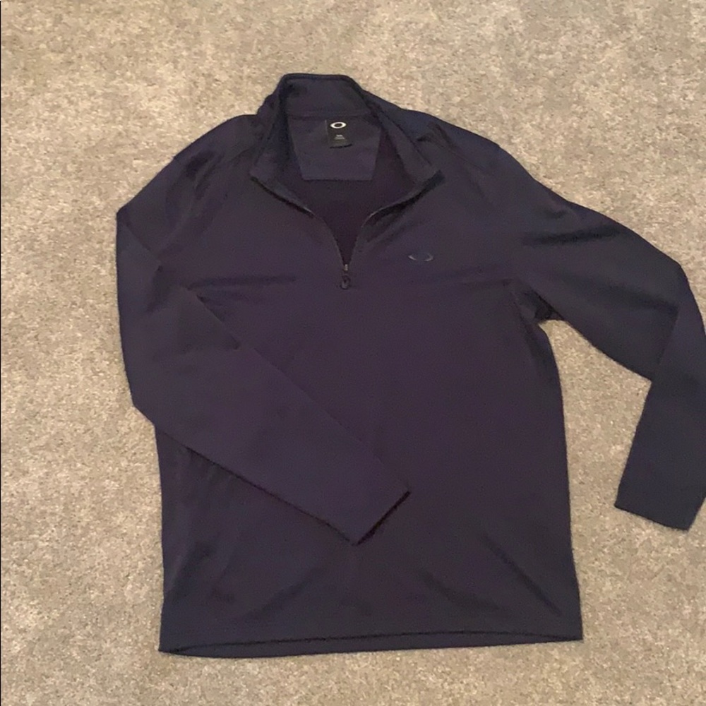 Men’s medium Oakley half zip.